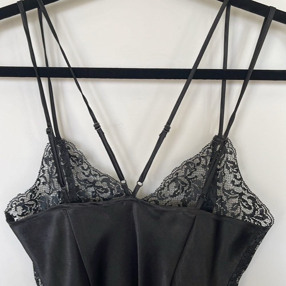Lingerie - Picture 4 of 5